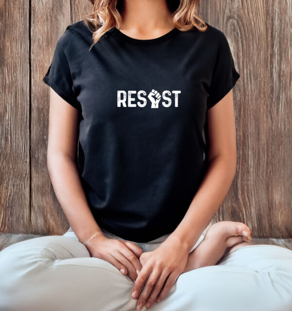 Resist - Anti Trump T-Shirt