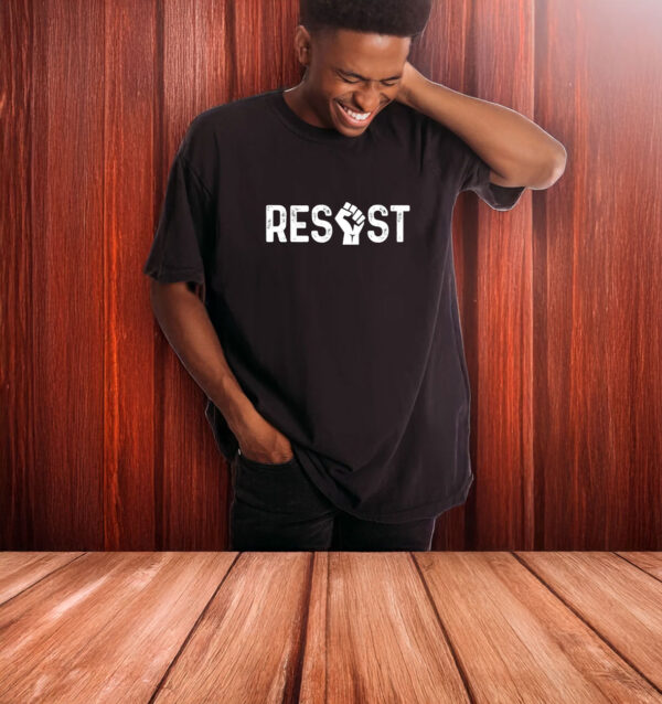 Resist - Anti Trump T-Shirt